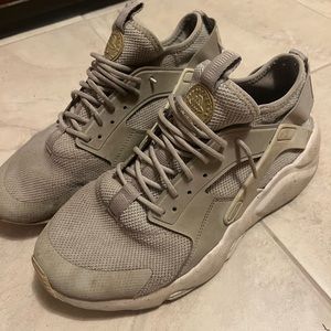 Nike Men’s Air Huarache Run Size 11